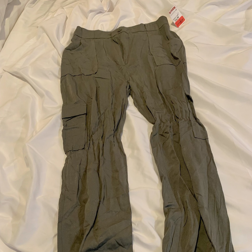 Light Cargo Pants With Tag